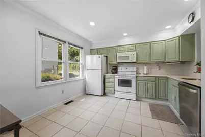 55 Mill Plain Road #12-1, Danbury, CT 06811 - Photo 4