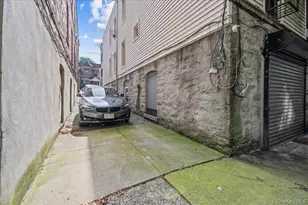 1373 Plimpton Ave, Bronx, NY 10452 - Photo 16