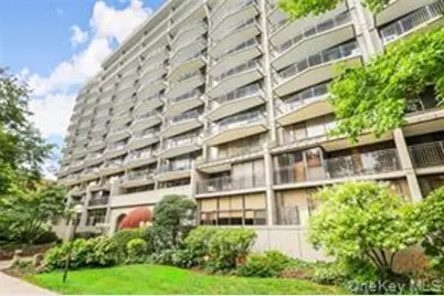 15 Stewart Place #3D, White Plains, NY 10603 - Photo 2