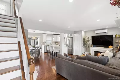 24 Essen Place, Bethpage, NY 11714 - Photo 14