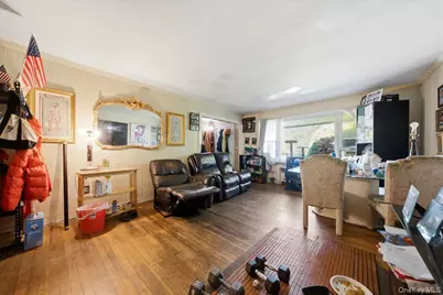 18 E 25th Street, Huntington Station, NY 11746 - Photo 8