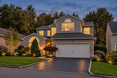 32 Hamlet Drive, Hauppauge, NY 11788 - Photo 2