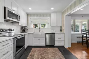 11 Portland Pl, Cold Spring Harbor, NY 11724 - Photo 10