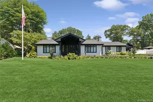 7 King Arthurs Ct, Saint James, NY 11780 - Photo 2