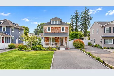 52 Lee Avenue, Patchogue, NY 11772 - Photo 2