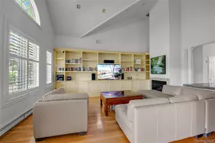 95 W Overlook, Port Washington, NY 11050 - Photo 12