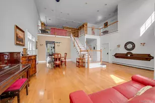 95 W Overlook, Port Washington, NY 11050 - Photo 4