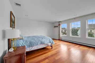95 W Overlook, Port Washington, NY 11050 - Photo 16