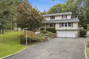 18 White Deer Ct, Huntington, NY 11743 - Photo 2