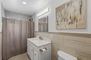 1018 Throggmorton Ave, Bronx, NY 10465 - Photo 30