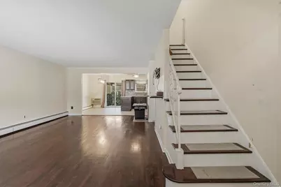 1018 Throggmorton Avenue, Bronx, NY 10465 - Photo 6