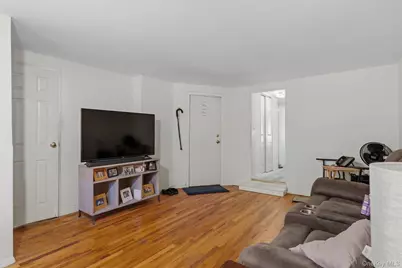 1018 Throggmorton Avenue, Bronx, NY 10465 - Photo 36