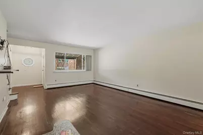 1018 Throggmorton Avenue, Bronx, NY 10465 - Photo 12