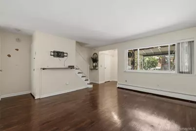 1018 Throggmorton Avenue, Bronx, NY 10465 - Photo 10
