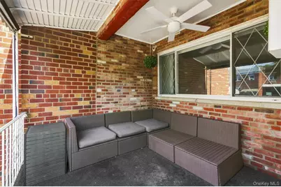1018 Throggmorton Avenue, Bronx, NY 10465 - Photo 4