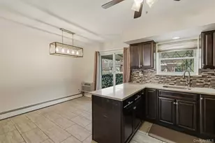 1018 Throggmorton Ave, Bronx, NY 10465 - Photo 14