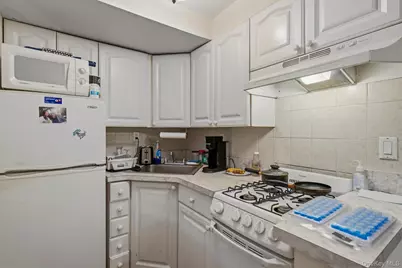 1018 Throggmorton Avenue, Bronx, NY 10465 - Photo 40