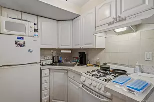1018 Throggmorton Ave, Bronx, NY 10465 - Photo 40