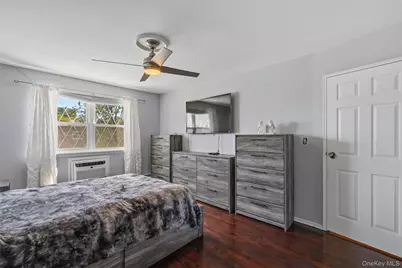 1018 Throggmorton Avenue, Bronx, NY 10465 - Photo 28