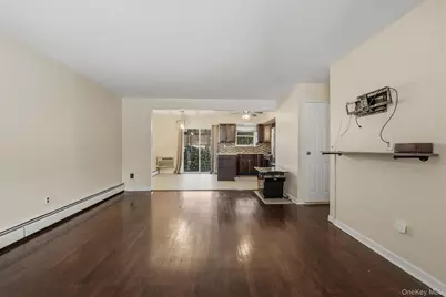 1018 Throggmorton Avenue, Bronx, NY 10465 - Photo 8