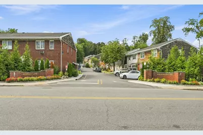 4 Anchorage Lane #5B, Oyster Bay, NY 11771 - Photo 2