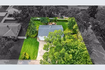 36 Deer Park Boulevard, Deer Park, NY 11729 - Photo 4