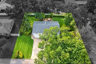 36 Deer Park Blvd, Deer Park, NY 11729 - Photo 4