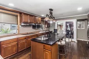 1 Greentree Cir, Westbury, NY 11590 - Photo 6