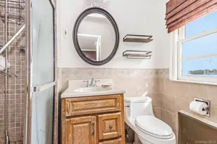 1 Greentree Cir, Westbury, NY 11590 - Photo 20