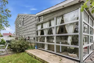 1 Greentree Cir, Westbury, NY 11590 - Photo 28