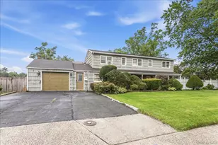 1 Greentree Cir, Westbury, NY 11590 - Photo 2