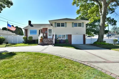 283 W Gates Avenue, Lindenhurst, NY 11757 - Photo 1