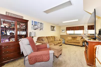283 W Gates Avenue, Lindenhurst, NY 11757 - Photo 16