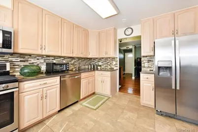 283 W Gates Avenue, Lindenhurst, NY 11757 - Photo 14