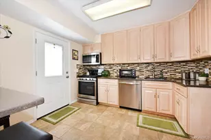 283 W Gates Ave, Lindenhurst, NY 11757 - Photo 12