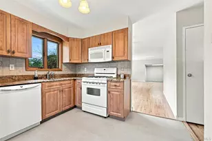 79 39th St, Islip, NY 11751 - Photo 10