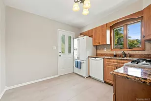 79 39th St, Islip, NY 11751 - Photo 8