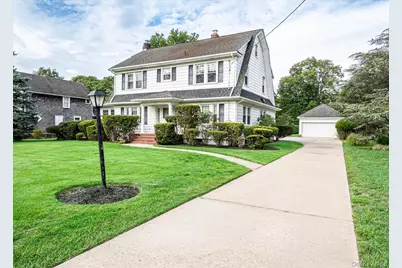 132 Washington Avenue, Patchogue, NY 11772 - Photo 2