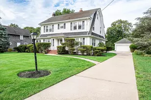 132 Washington Ave, Patchogue, NY 11772 - Photo 2