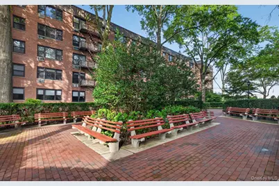 4 Birchwood Court #4G, Mineola, NY 11501 - Photo 4