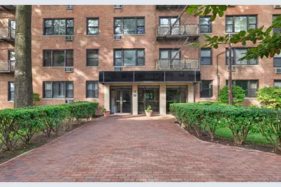 4 Birchwood Court #4G, Mineola, NY 11501 - Photo 1