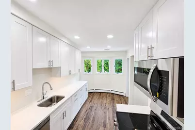 22 Brian Drive, East Islip, NY 11730 - Photo 6