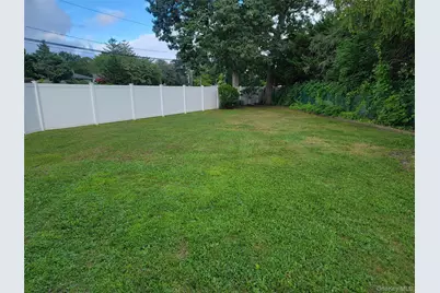 22 Brian Drive, East Islip, NY 11730 - Photo 16