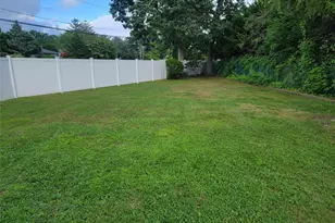 22 Brian Dr, East Islip, NY 11730 - Photo 16