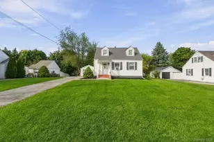 3 Kinderhook Dr, Poughkeepsie, NY 12603 - Photo 2