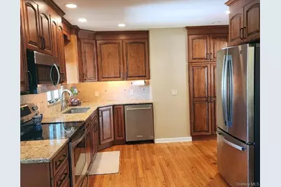102 Meadow Lane, Poughkeepsie, NY 12603 - Photo 8