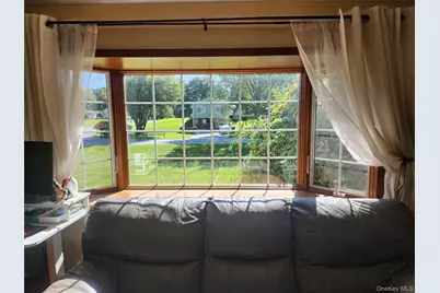 102 Meadow Lane, Poughkeepsie, NY 12603 - Photo 6