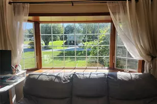 102 Meadow Ln, Poughkeepsie, NY 12603 - Photo 6