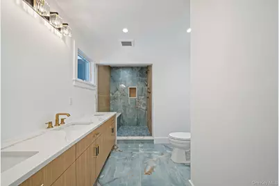 40 Friendly Road, Smithtown, NY 11787 - Photo 30