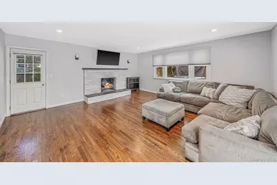 6 Otsego Place, Commack, NY 11725 - Photo 12